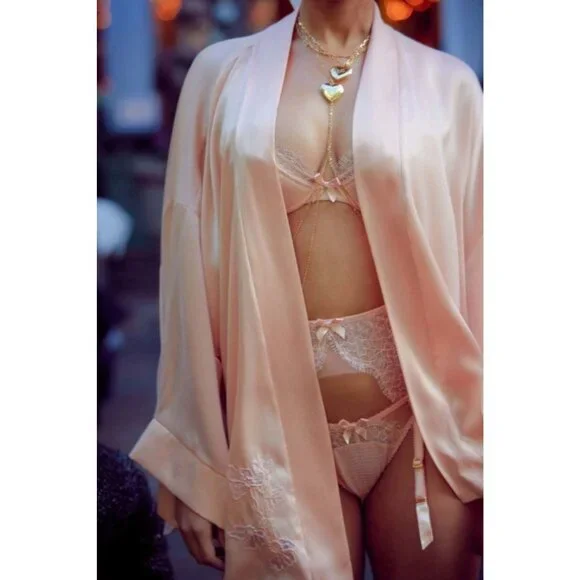 Agent Provocateur Helene Peach Silk Bra 34B - Picture 7 of 16